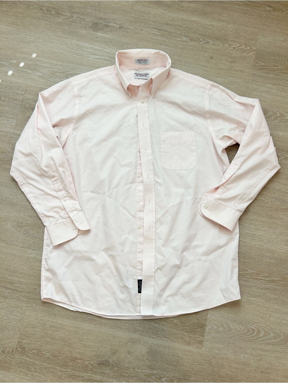 Roundtree & Yorke Pink Button Up Shirt
Size 16.5/34 Dillard’s Wrinkle Resistant